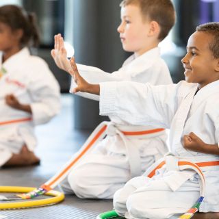 Karate, Kinder Karate, Kindergarten Kinder, Jugendliche, Erwachsenen Karate, Lebensschule, Lifeskills, Kampfsport, Karate Training, Selbstverteidigung, Krav Maga, Zürich, Dübendorf, Fällanden, Uster, Wallisellen, Dietlikon, Selbstschutz, Karate, Kung Fu, Judo, Erwachsenen Selbstverteidigung, 8600, 8001, 8117, 8606, Volketswil, Kampfkunst, Kampfsport, 8304, 8605, Krav Maga 360